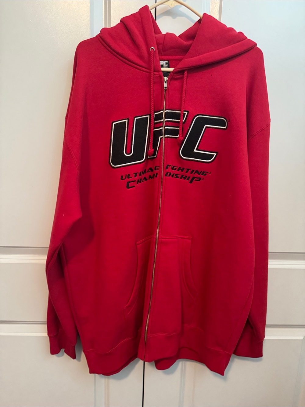 UFC HOODIE SIGNED BY FOREST GRIFFIN